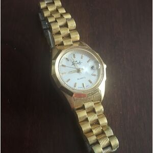 Adjustable  gold Quartz watch vintage